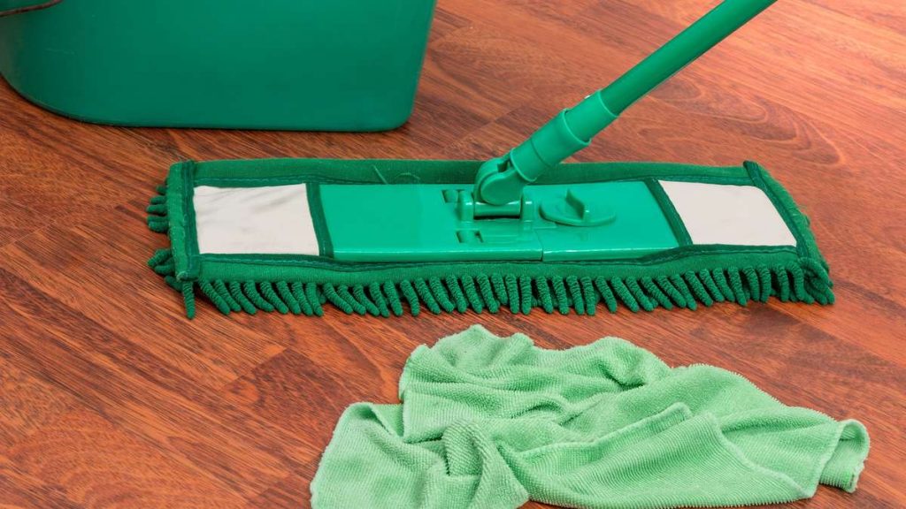 Emerytowane sprzątaczki – pomoc domowa, której można w pełni zaufać