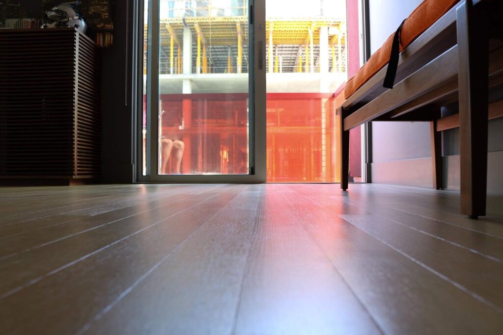 Podłogi drewniane – jak można o nie zadbać?