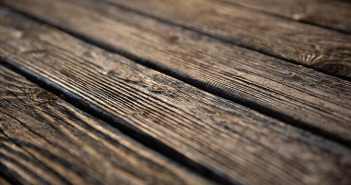 Jak zapobiec niszczeniu drewnianej podłogi?